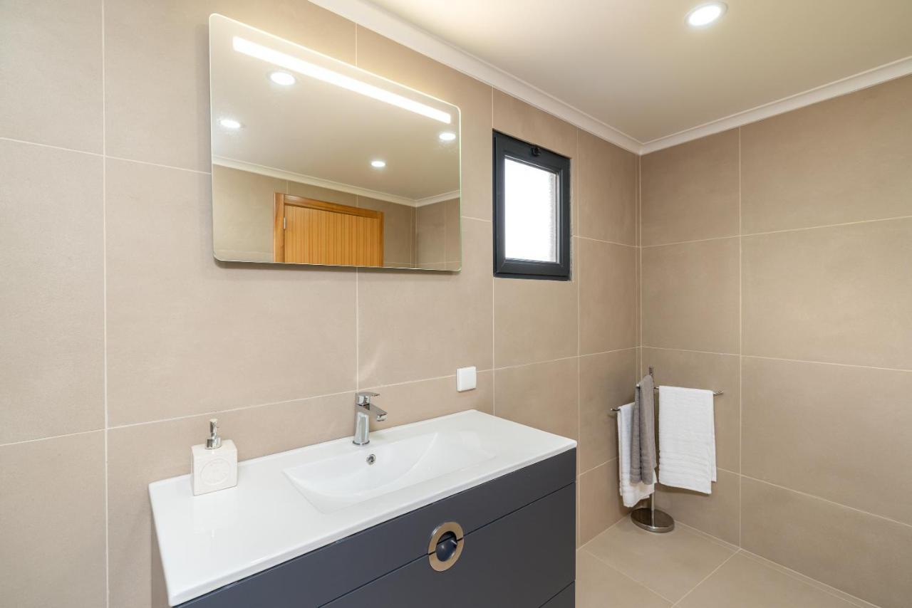 Casa Raimunda, Big Apartment With Amazing Views Arco da Calheta  Luaran gambar
